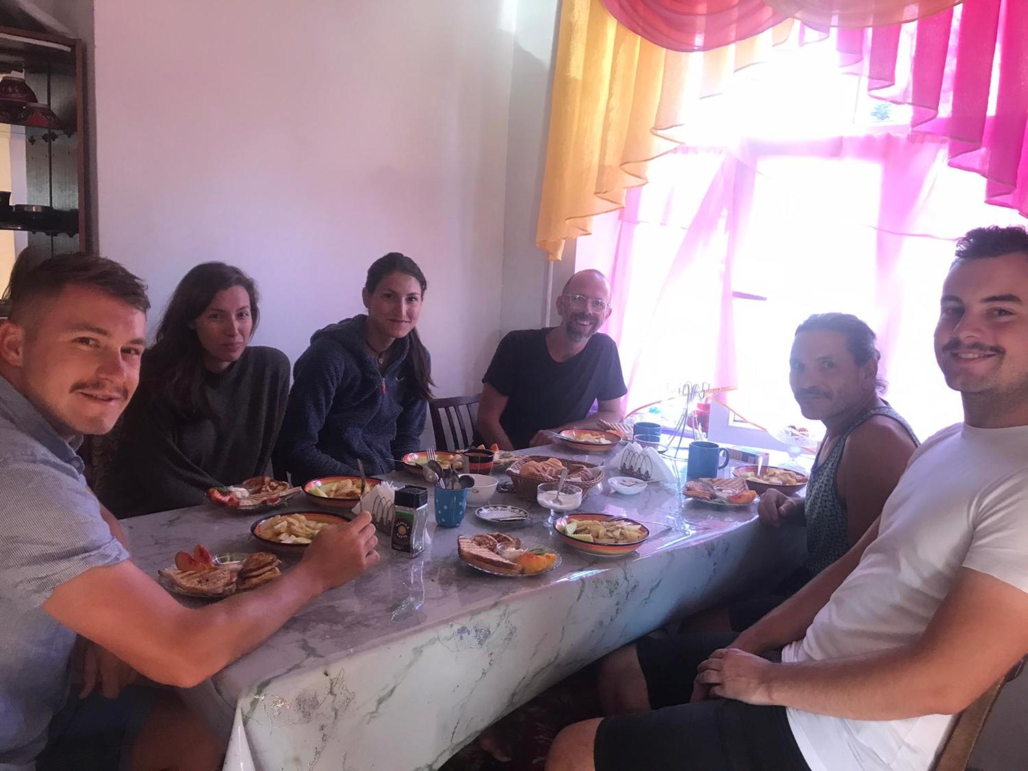Guesthouse Bermet Tong Buitenkant foto