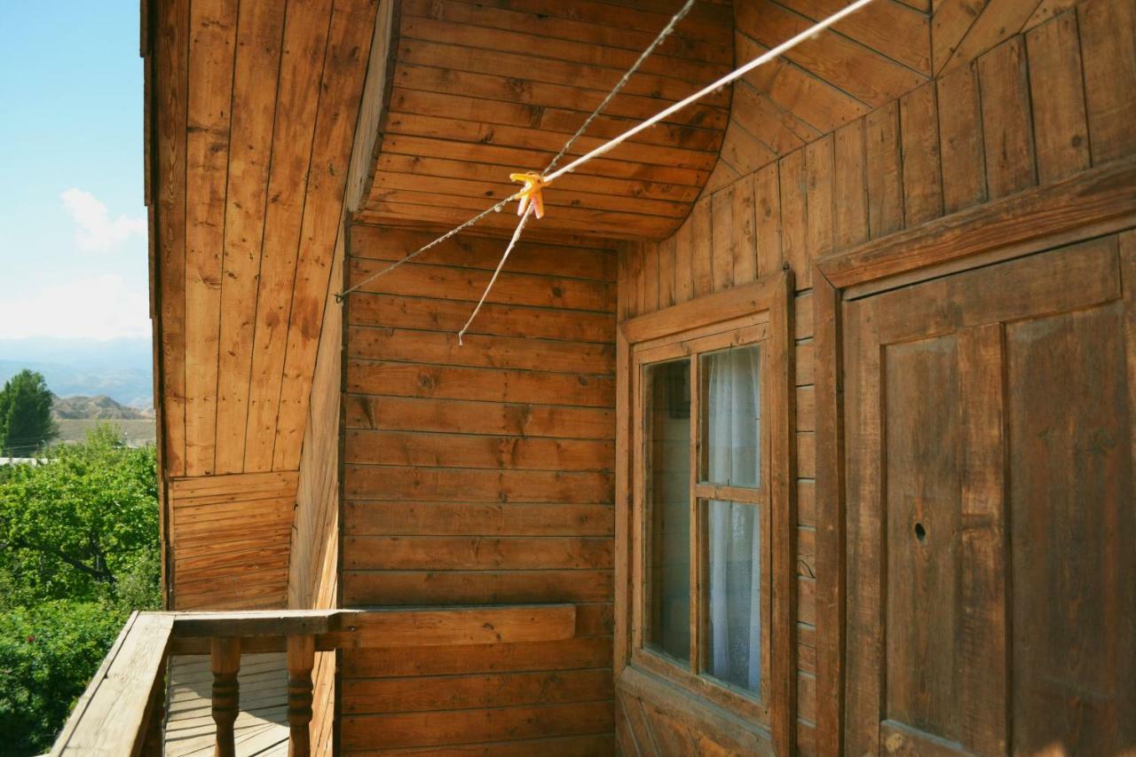 Guesthouse Bermet Tong Buitenkant foto