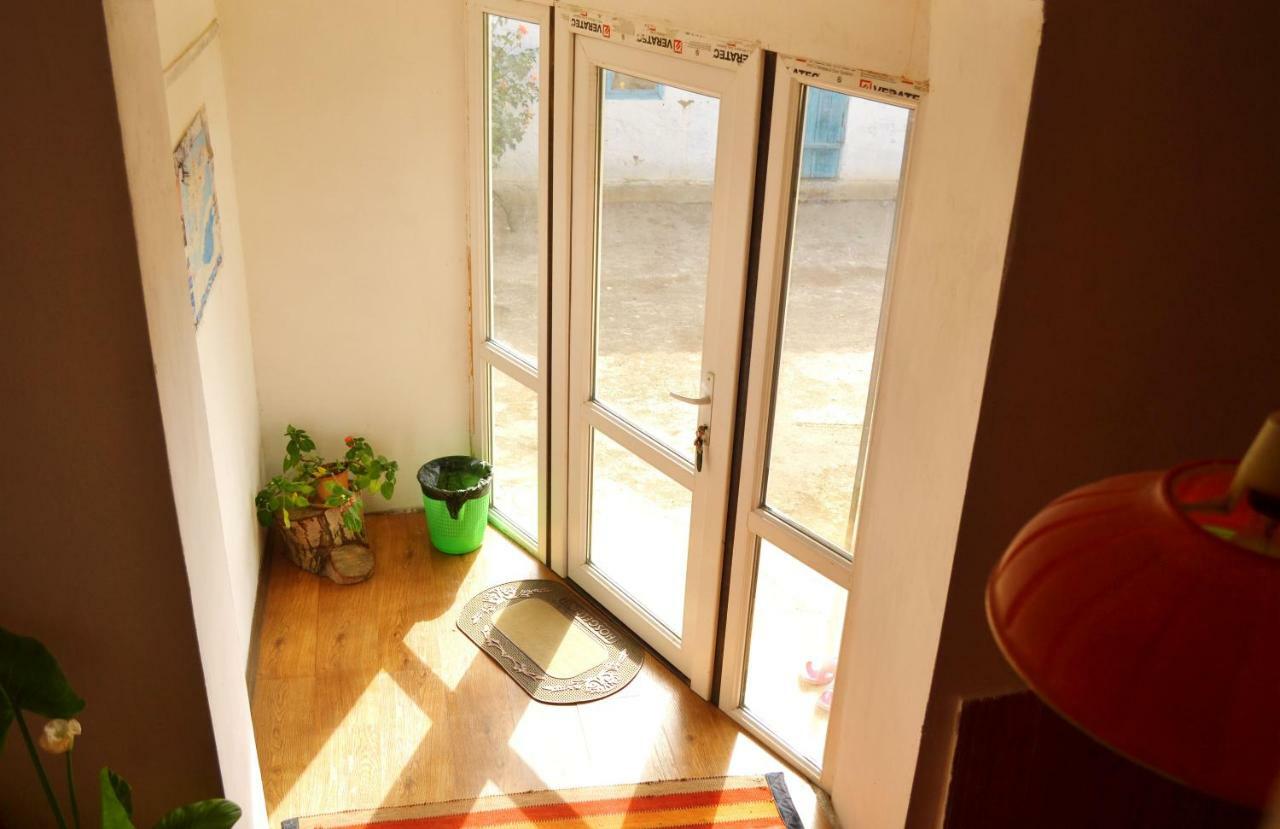 Guesthouse Bermet Tong Buitenkant foto