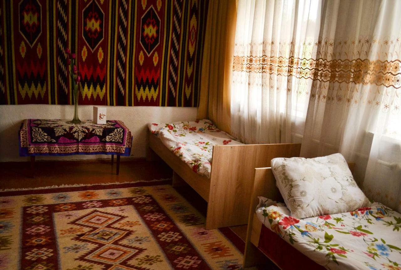 Guesthouse Bermet Tong Buitenkant foto