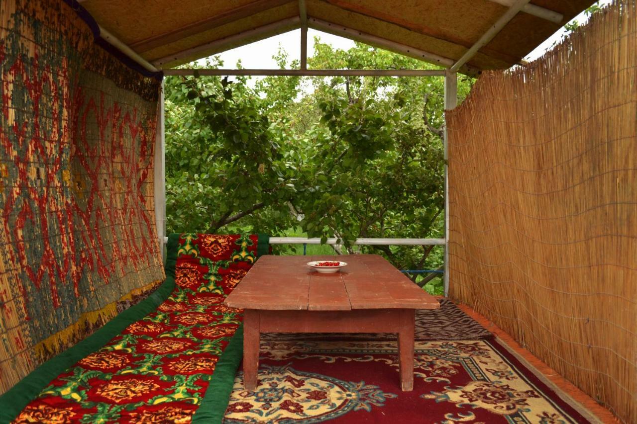Guesthouse Bermet Tong Buitenkant foto
